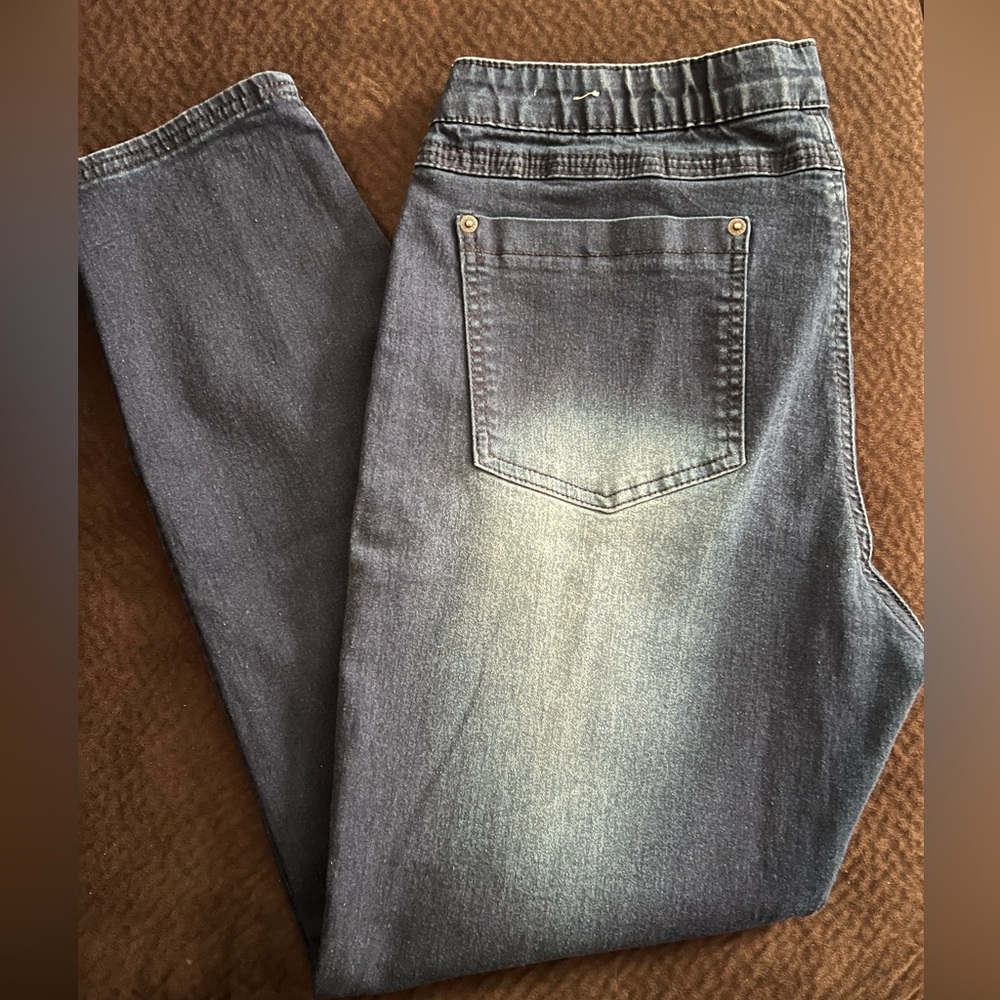 Pre-LOVED BONGO juniors pull on jegging. Size 17. GUC.